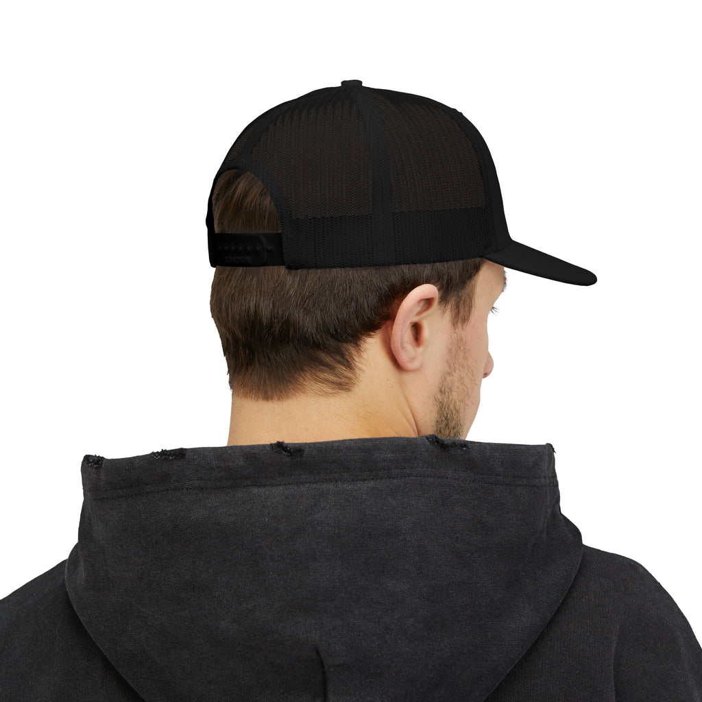 Trucker Cap — Estilo Vaquero Red Logo Snapback