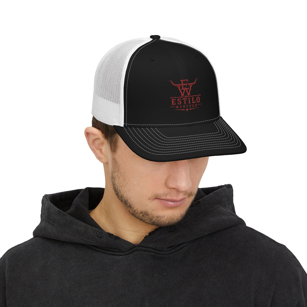 Trucker Cap — Estilo Vaquero Red Logo Snapback