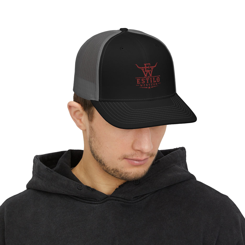 Trucker Cap — Estilo Vaquero Red Logo Snapback