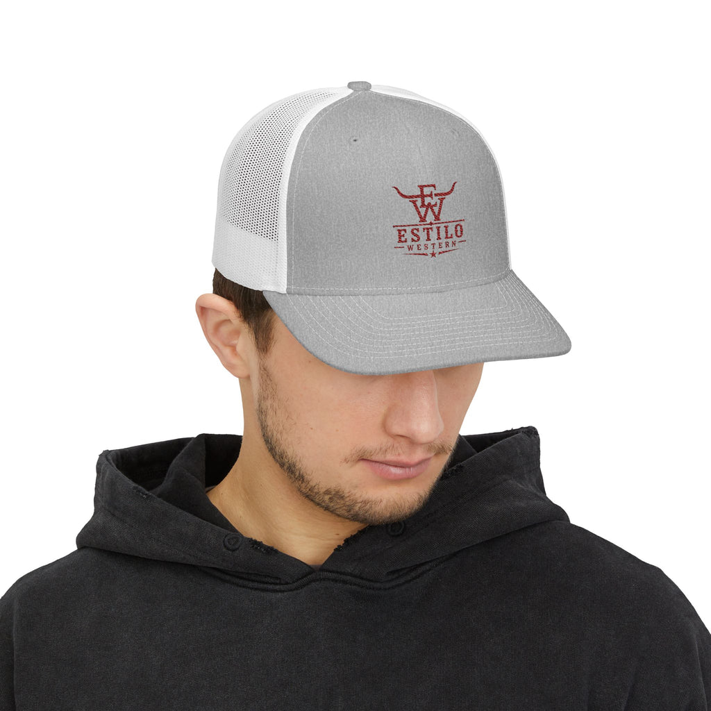 Trucker Cap — Estilo Vaquero Red Logo Snapback