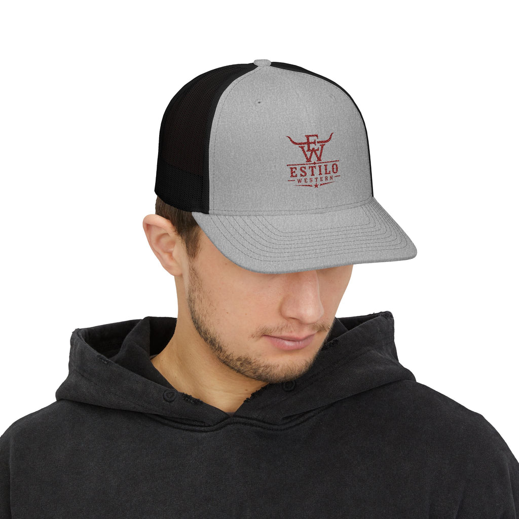 Trucker Cap — Estilo Vaquero Red Logo Snapback