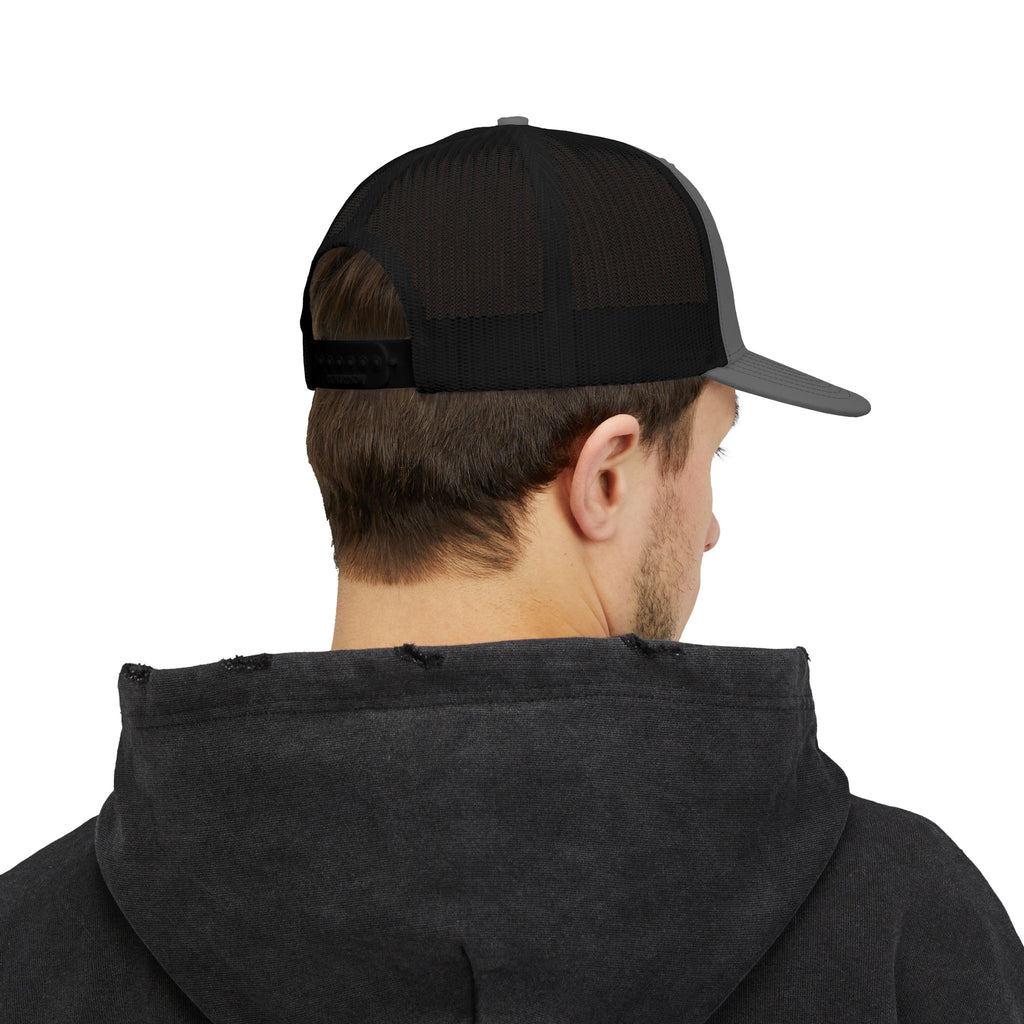 Trucker Cap — Estilo Vaquero Red Logo Snapback