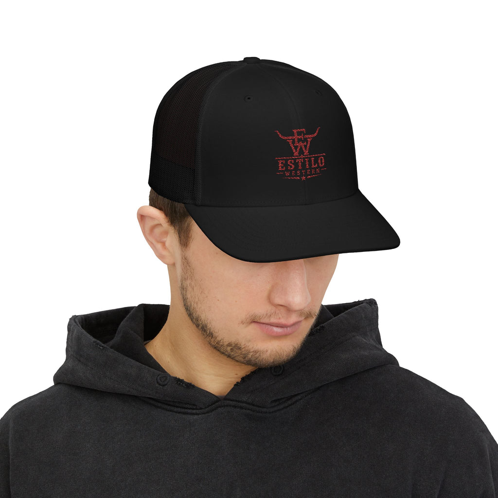 Trucker Cap — Estilo Vaquero Red Logo Snapback